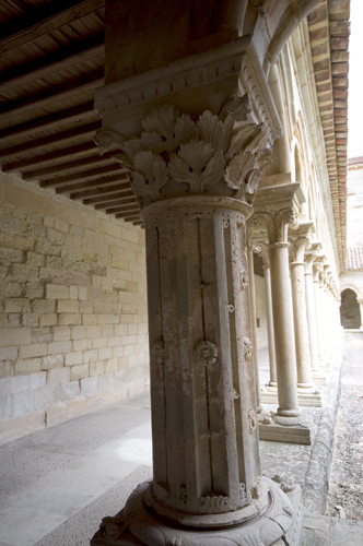 Columna del extremo suroeste del claustro de San Andrés del Arroyo